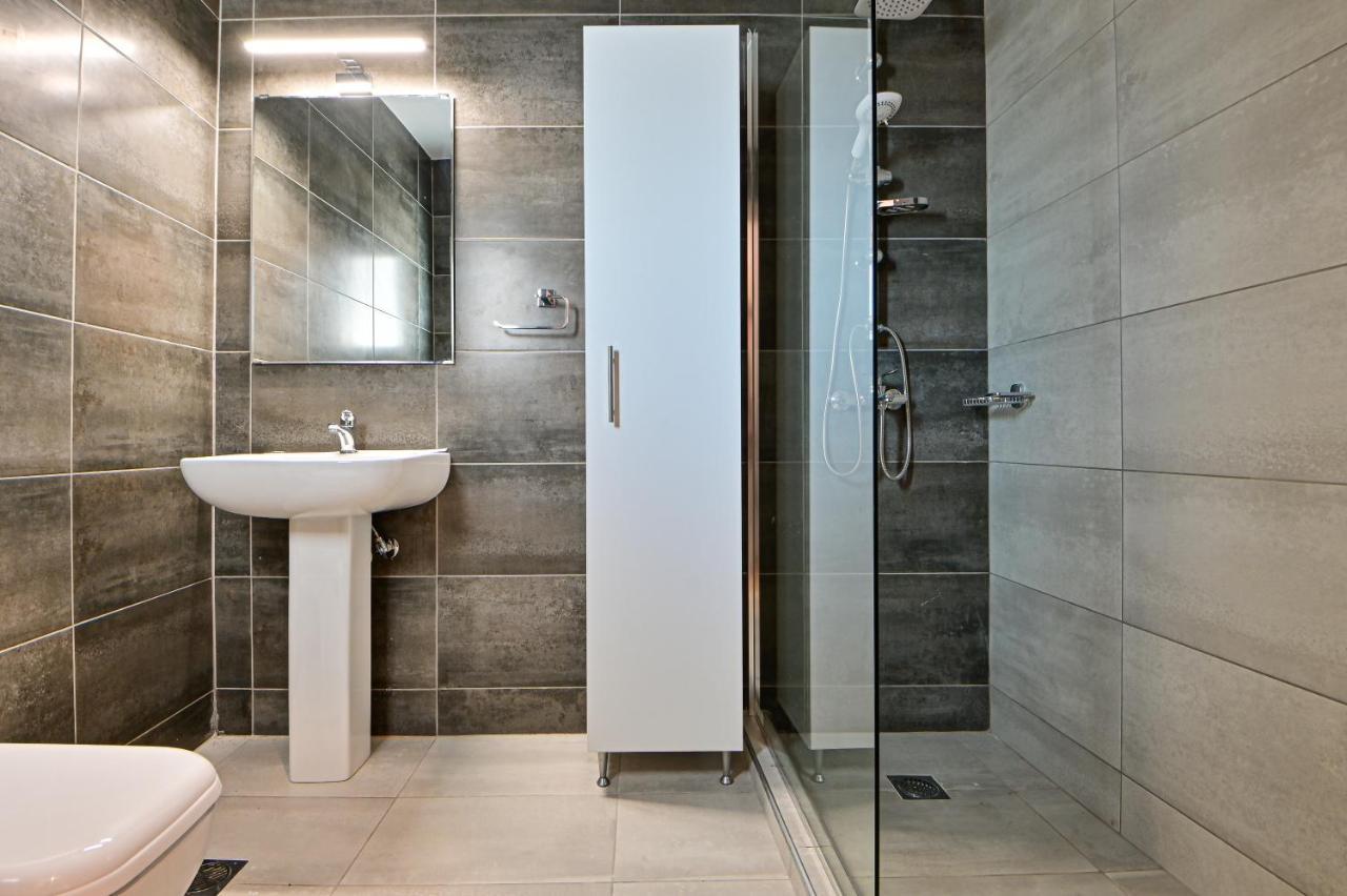 Charming Apartment With A Sea View Terrace Piraeus Buitenkant foto